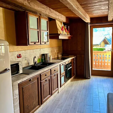 Apartman Tsi Nos Con Giardino E Balcone La Salle