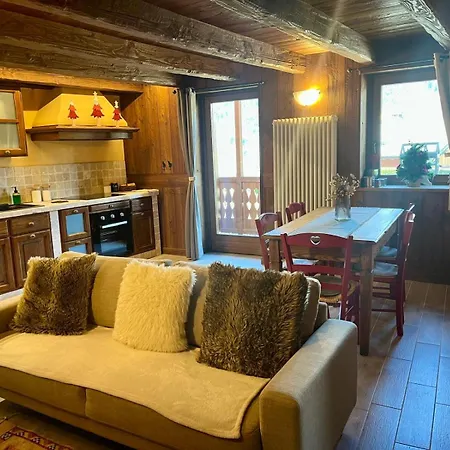 Tsi Nos Con Giardino E Balcone Apartman La Salle